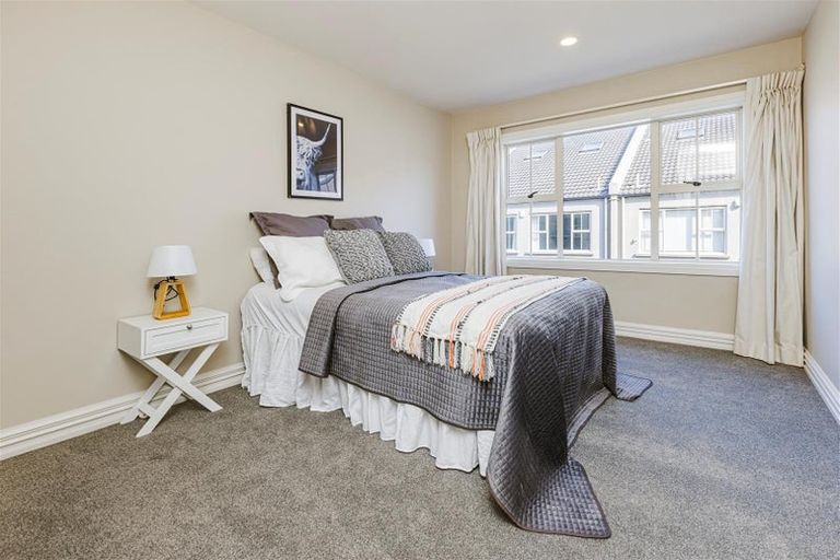 Photo of property in 10 Leneford Drive, East Tamaki, Auckland, 2013