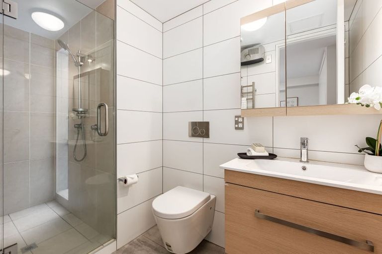 Photo of property in Aqua, 6/74 Oriental Parade, Oriental Bay, Wellington, 6011