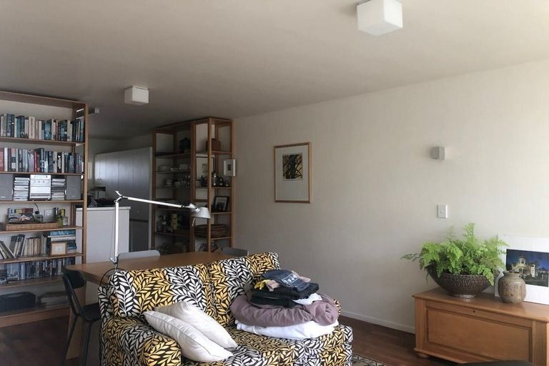 Photo of property in 4 Claremont Grove, Mount Victoria, Wellington, 6011