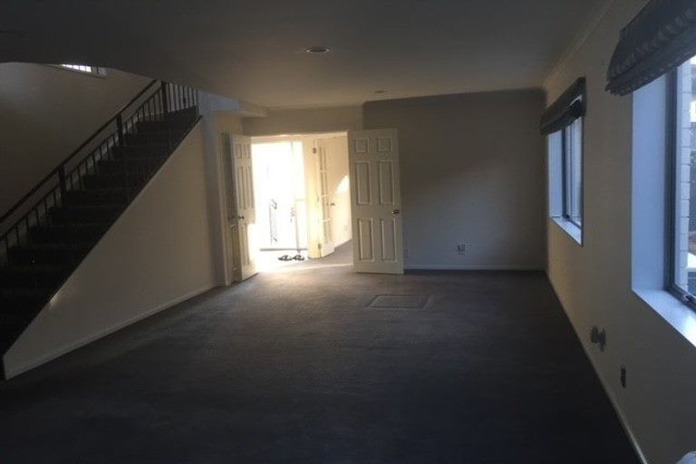Photo of property in 9 Seresin Crescent, Flat Bush, Auckland, 2016