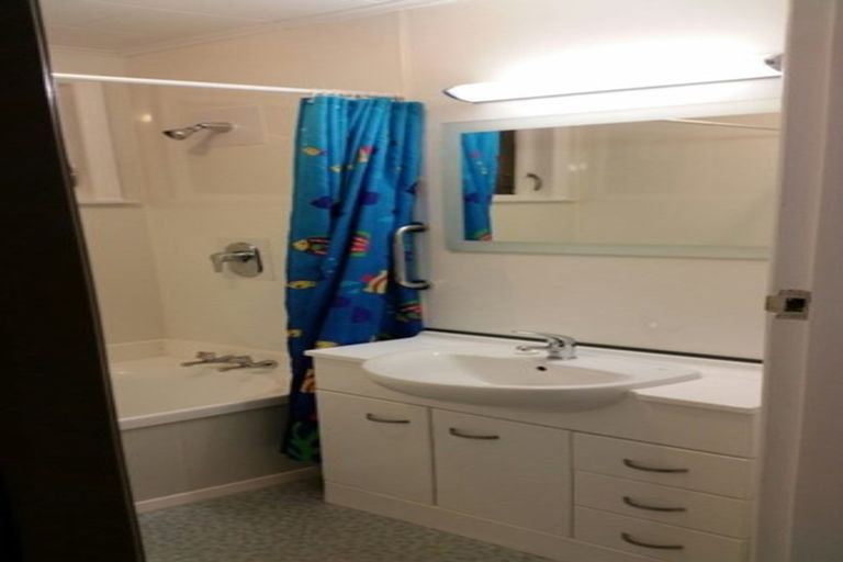 Photo of property in 1/6 Moeraki Road, Maoribank, Upper Hutt, 5018