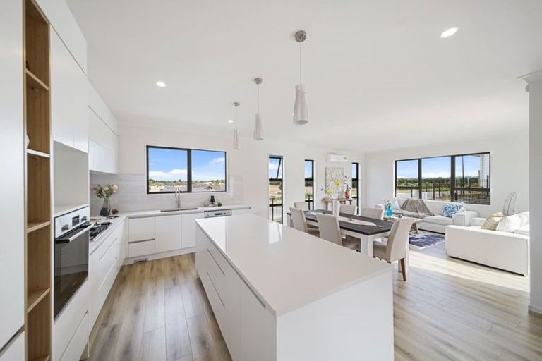 Photo of property in 2 Frazen Avenue, Papakura, 2110