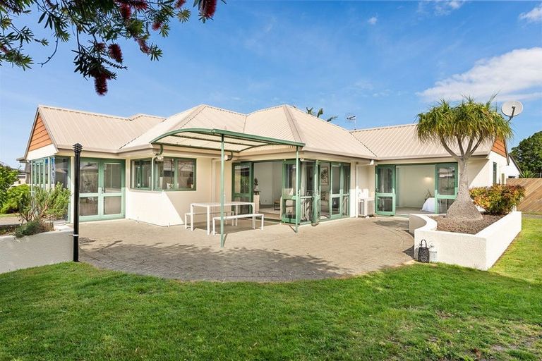 Photo of property in 94 Santa Monica Drive, Papamoa Beach, Papamoa, 3118
