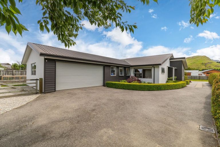 Photo of property in 22 Lochnagar Drive, Lake Hayes, Queenstown, 9304