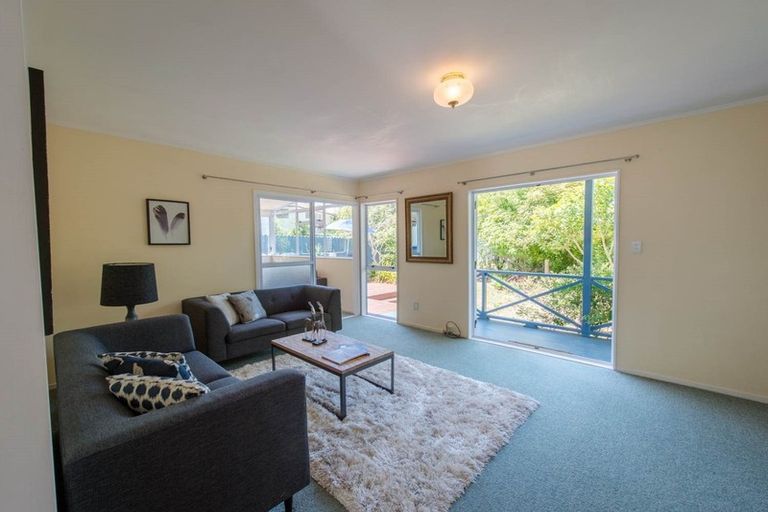 Photo of property in 1/6 Sandgate Avenue, Botany Downs, Auckland, 2010