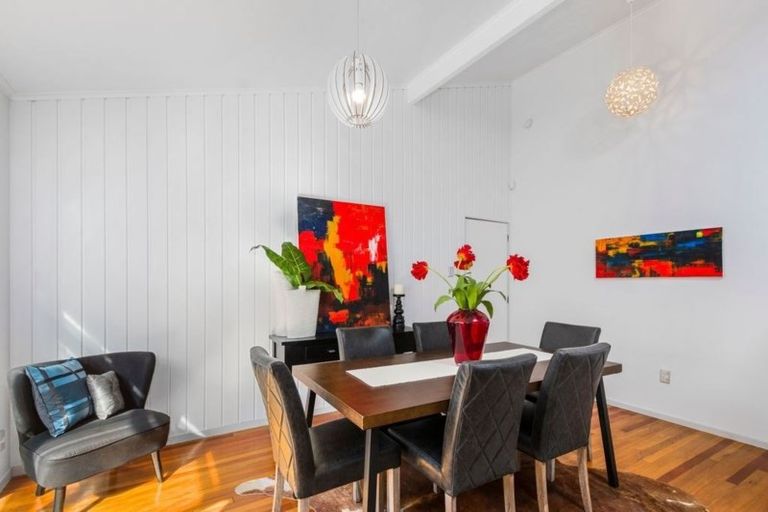 Photo of property in 1/12 Munstead Place, Hillcrest, Auckland, 0627