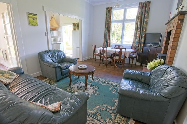 Photo of property in 10 Greenfield Street, Hector, 7822