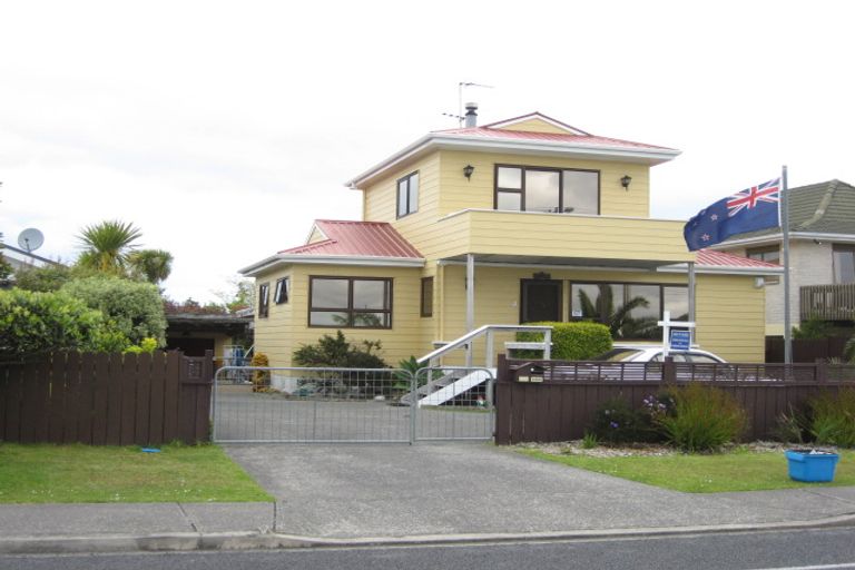 Photo of property in 1355 Whangaparaoa Road, Army Bay, Whangaparaoa, 0930