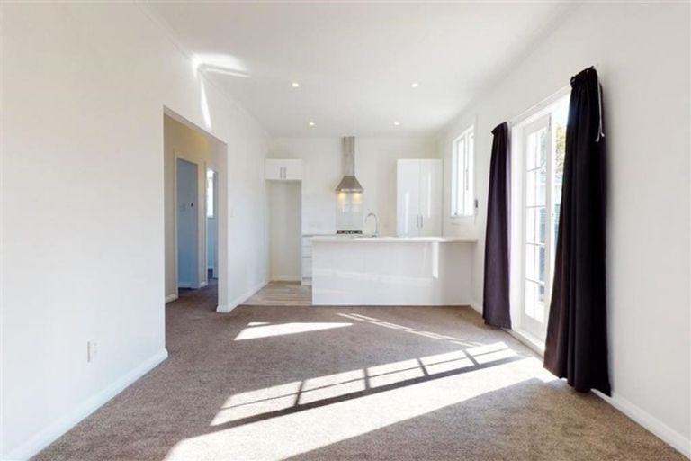 Photo of property in 100 Randwick Road, Moera, Lower Hutt, 5010