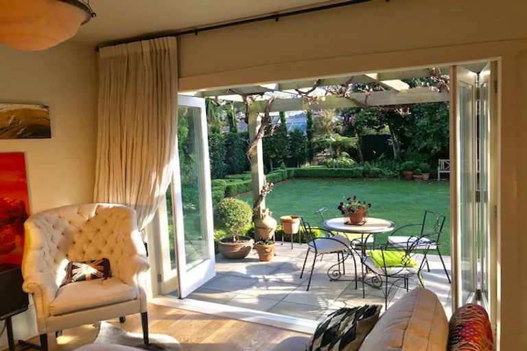 Photo of property in 166 Fendalton Road, Fendalton, Christchurch, 8052