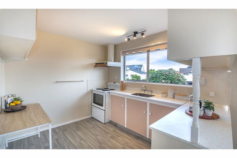 Photo of property in 48 Oldwood Street, Bishopdale, Christchurch, 8053