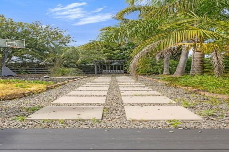 Photo of property in 92a Ranfurly Road, Alfriston, Auckland, 2105