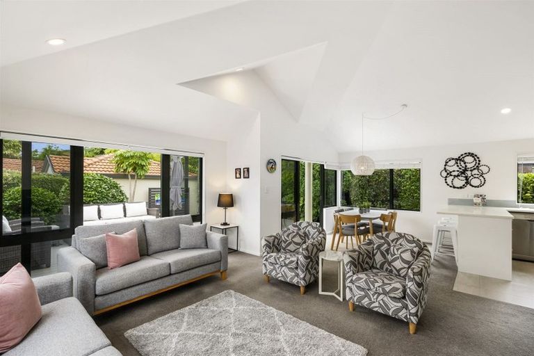 Photo of property in 2/19 Trafalgar Road, Milford, Auckland, 0620