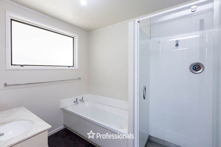 Photo of property in 33 Larchmont Grove, Totara Park, Upper Hutt, 5018