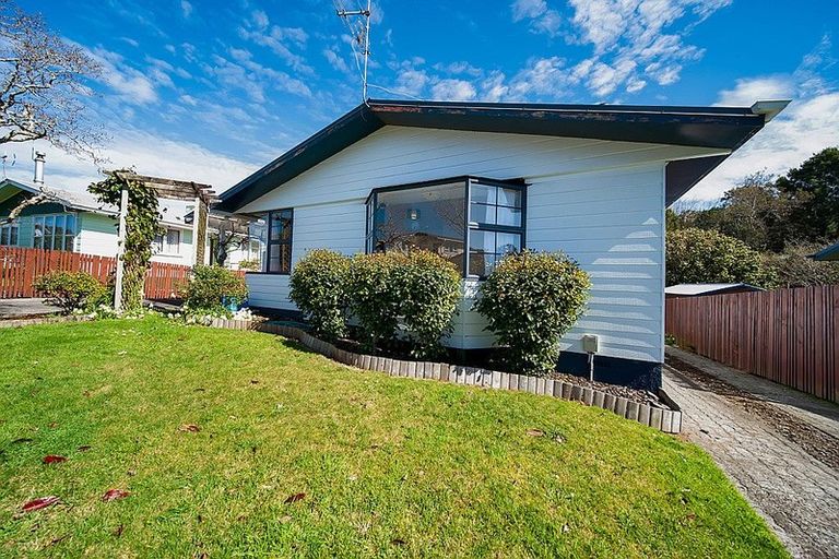Photo of property in 13 Vancouver Place, Marfell, New Plymouth, 4310