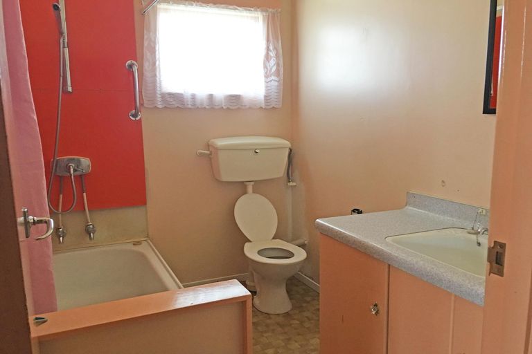 Photo of property in 42 Wharfe Street, South Hill, Oamaru, 9400