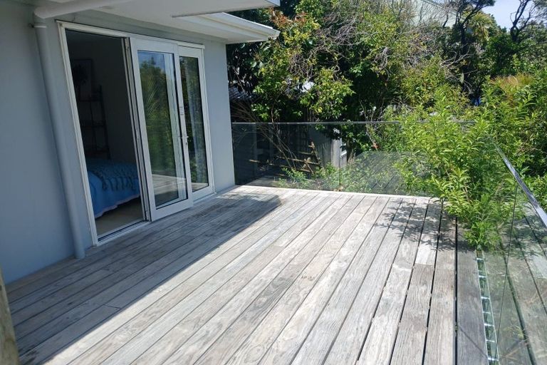 Photo of property in 121 Seaview Road, Piha, New Lynn, 0772