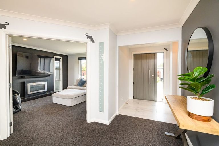 Photo of property in 5 Stratford Court, Fitzherbert, Palmerston North, 4410