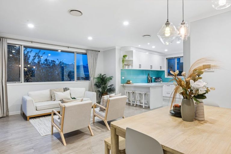 Photo of property in 11 Ian Gordon Lane, Orewa, 0931