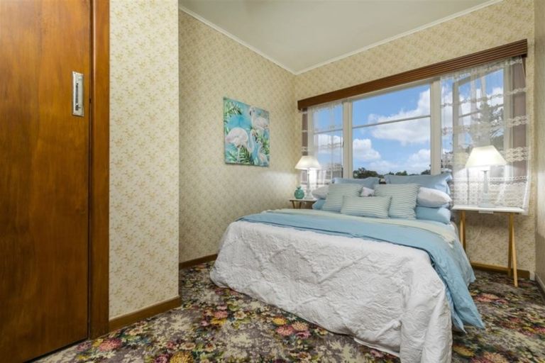 Photo of property in 207 Titirangi Road, Titirangi, Auckland, 0604