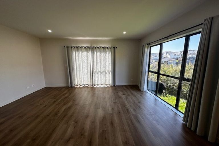 Photo of property in 24 Baumea Rise, Massey, Auckland, 0614