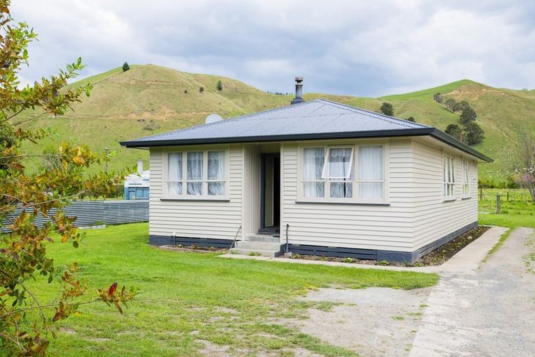Photo of property in 43a Main Road, Te Karaka, 4022