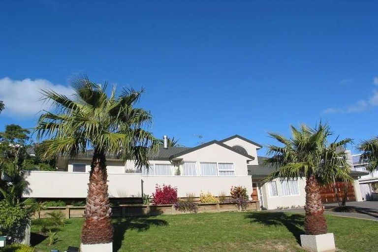 Photo of property in 36 Tyrico Close, Unsworth Heights, Auckland, 0632