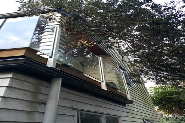 Photo of property in 121a Hobsonville Road, West Harbour, Auckland, 0618