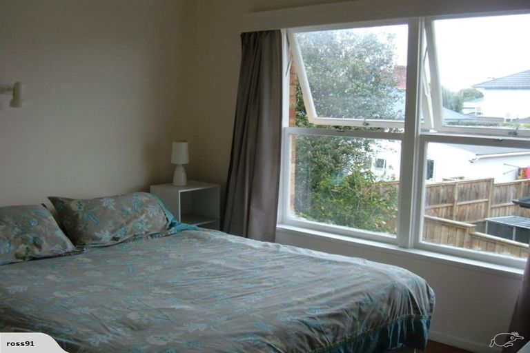 Photo of property in 1/32 Wicklow Road, Narrow Neck, Auckland, 0622