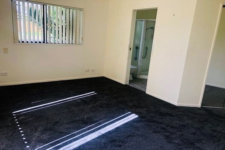 Photo of property in 44 Bluebird Crescent, Unsworth Heights, Auckland, 0632