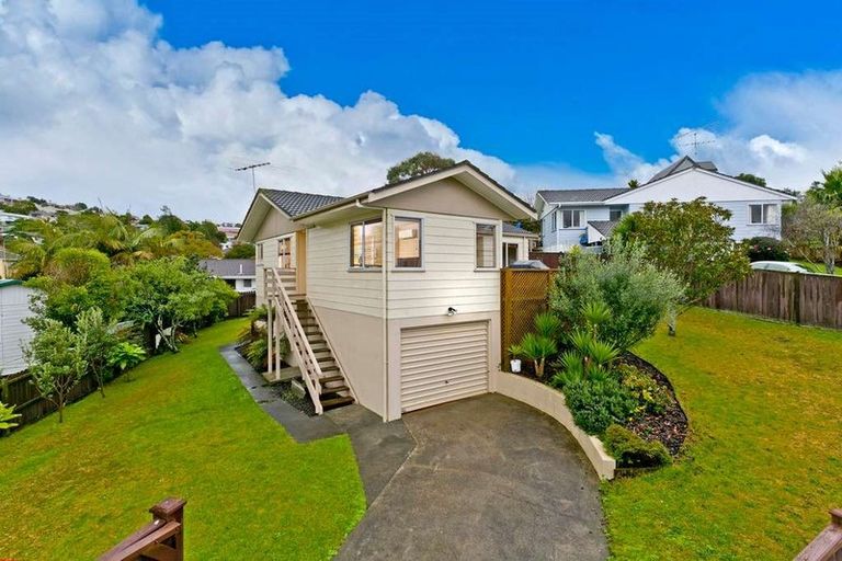Photo of property in 4 Tetrarch Place, Totara Vale, Auckland, 0629