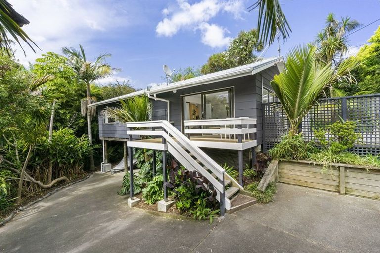 Photo of property in 2/71 Saddleback Rise, Murrays Bay, Auckland, 0630