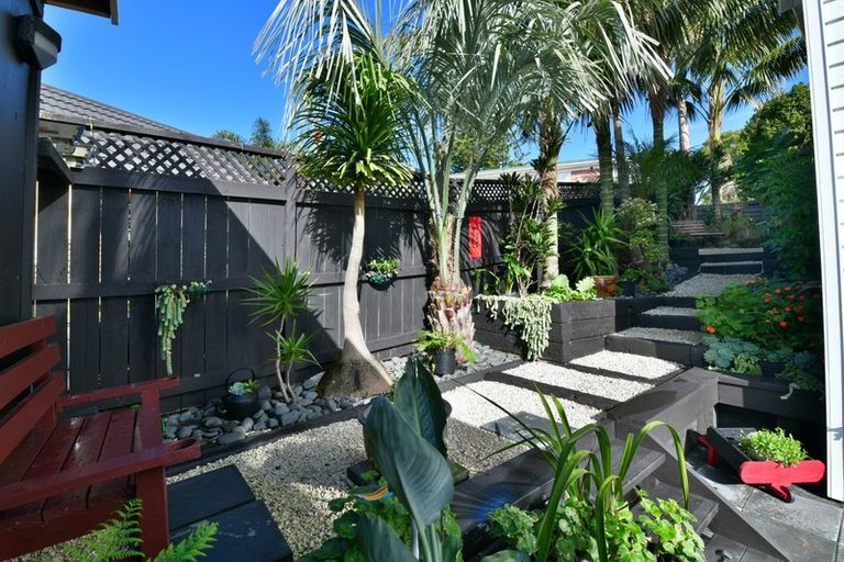 Photo of property in 2/6 Duncansby Road, Stanmore Bay, Whangaparaoa, 0932