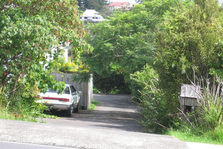 Photo of property in 2/107 Browns Bay Road, Browns Bay, Auckland, 0630
