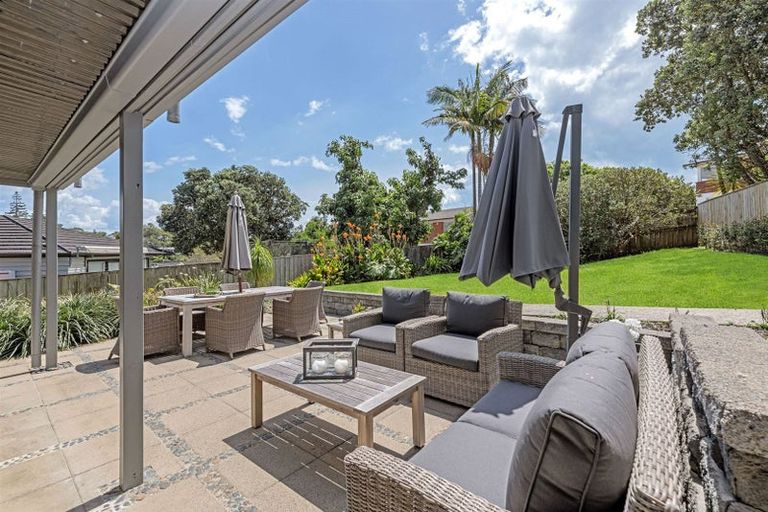 Photo of property in 5 Liston Crescent, Cockle Bay, Auckland, 2014