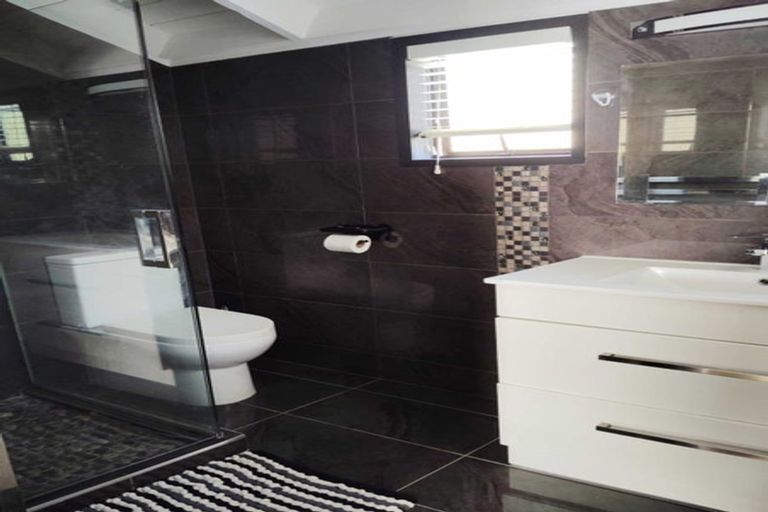 Photo of property in 1/11 Cambric Place, Botany Downs, Auckland, 2010