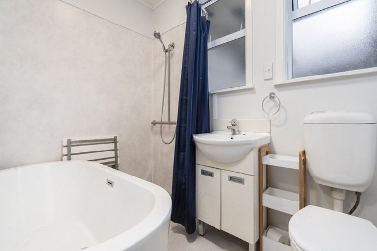 Photo of property in 9 Anson Place, Westown, New Plymouth, 4310