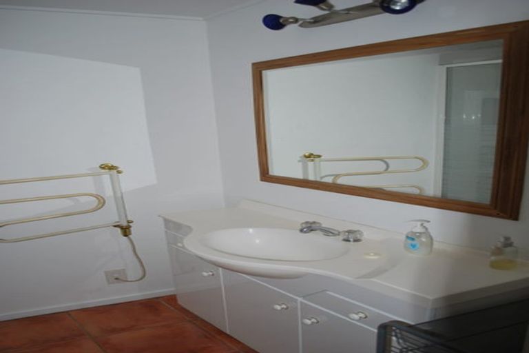 Photo of property in 28 Mckerrow Place, Sunshine Bay, Queenstown, 9300