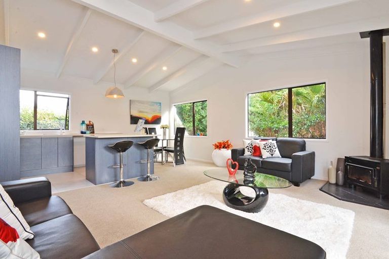 Photo of property in 1/47 Farquhar Road, Glendene, Auckland, 0602