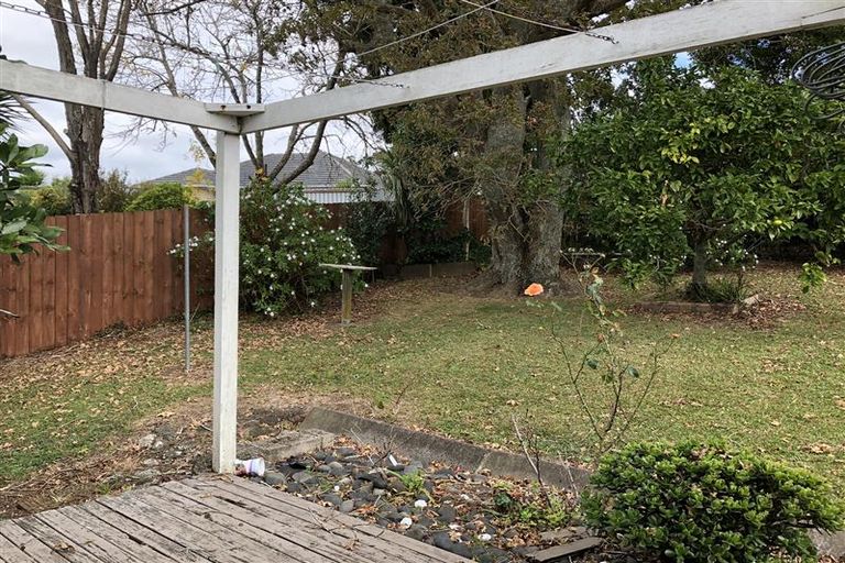 Photo of property in 89 Stottholm Road, Titirangi, Auckland, 0604