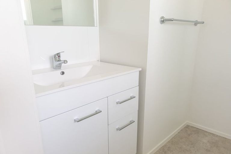 Photo of property in 62 Lincoln Road, Henderson, Auckland, 0610