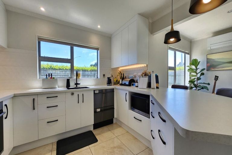 Photo of property in 260 Mark Avenue, Grenada Village, Wellington, 6037