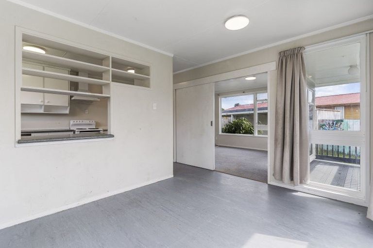 Photo of property in 10 Bland Place, Otara, Auckland, 2023