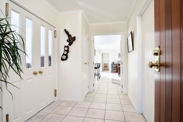 Photo of property in 10 Freestone Place, Henderson, Auckland, 0612