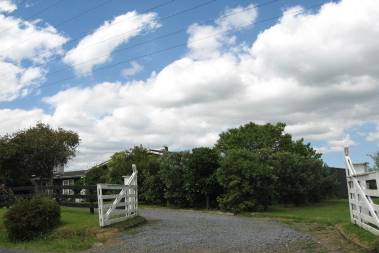 Photo of property in 19 Bycroft Road, Karaka, Drury, 2578