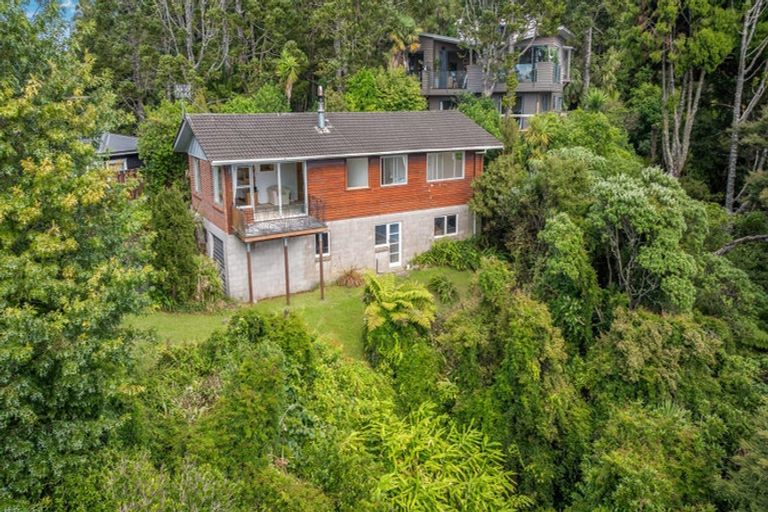 Photo of property in 98 Otitori Bay Road, Titirangi, Auckland, 0604