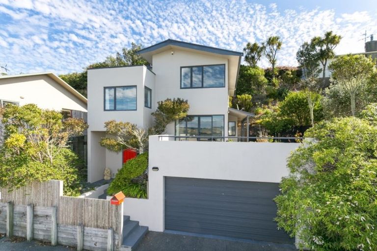 Photo of property in 4 Atamira Close, Churton Park, Wellington, 6037