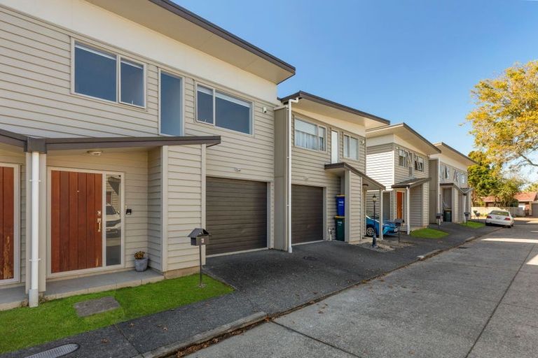 Photo of property in 6/45a Swanson Road, Henderson, Auckland, 0610