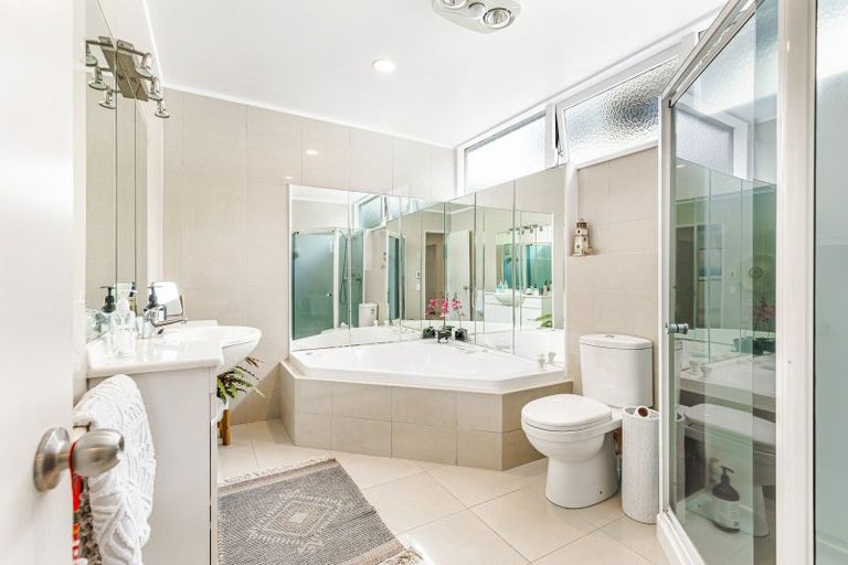 Photo of property in 75 Cliff Road, Torbay, Auckland, 0630