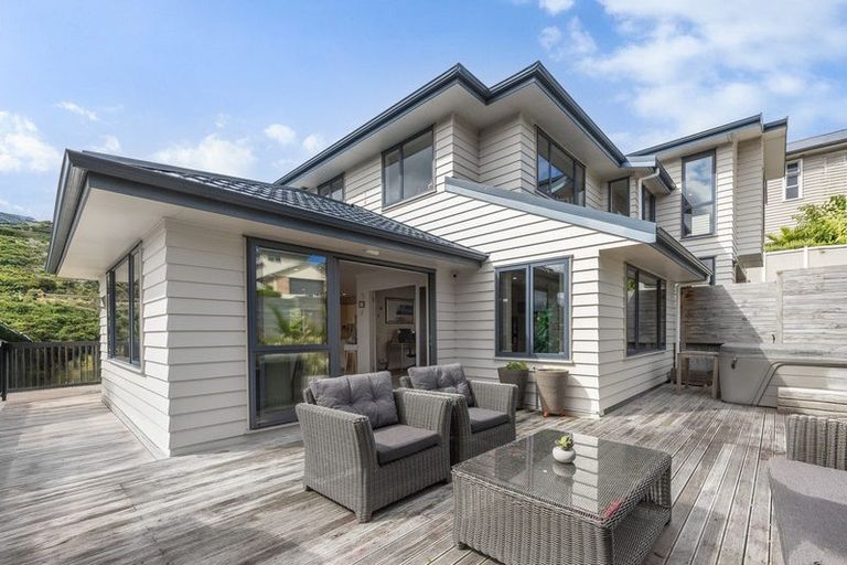 Photo of property in 17 Endeavour Drive, Whitby, Porirua, 5024